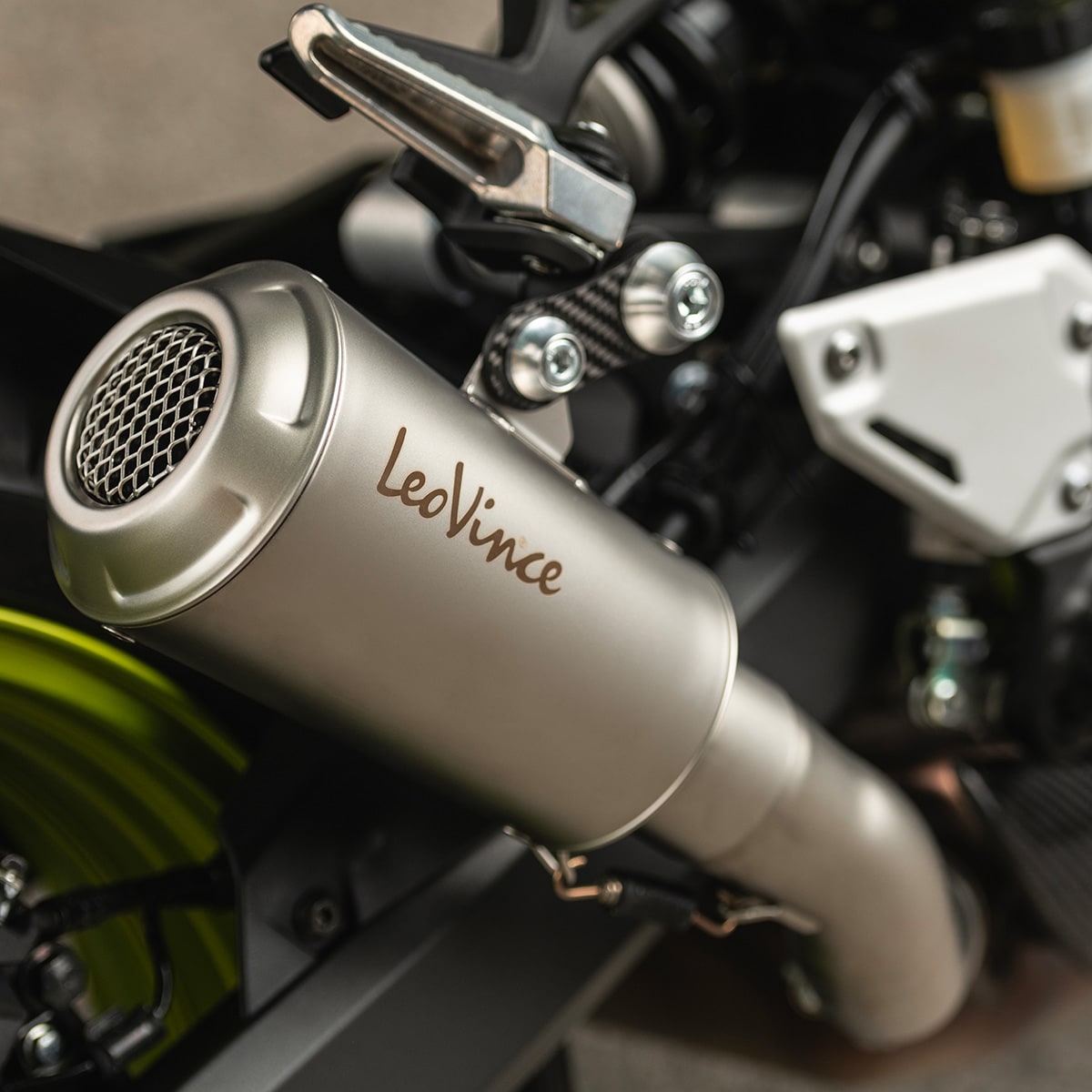 Leo Vince LeoVince LV-10 silencer with EG-BE Stainless steel or black finish